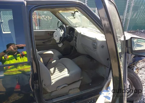 2003 Chevrolet S-10 Ls z USA, uszkodzony, nr VIN 1GCCS19X038146577